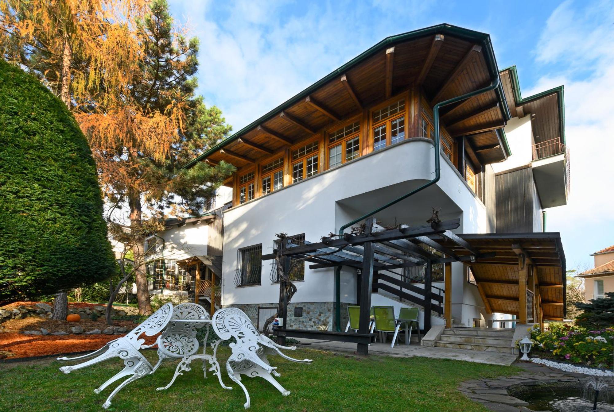 Panoramic Castle Suite With Free Private Parking Bratislava Bagian luar foto