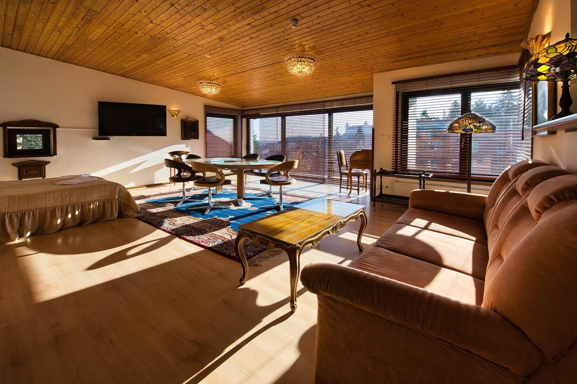 Panoramic Castle Suite With Free Private Parking Bratislava Bagian luar foto