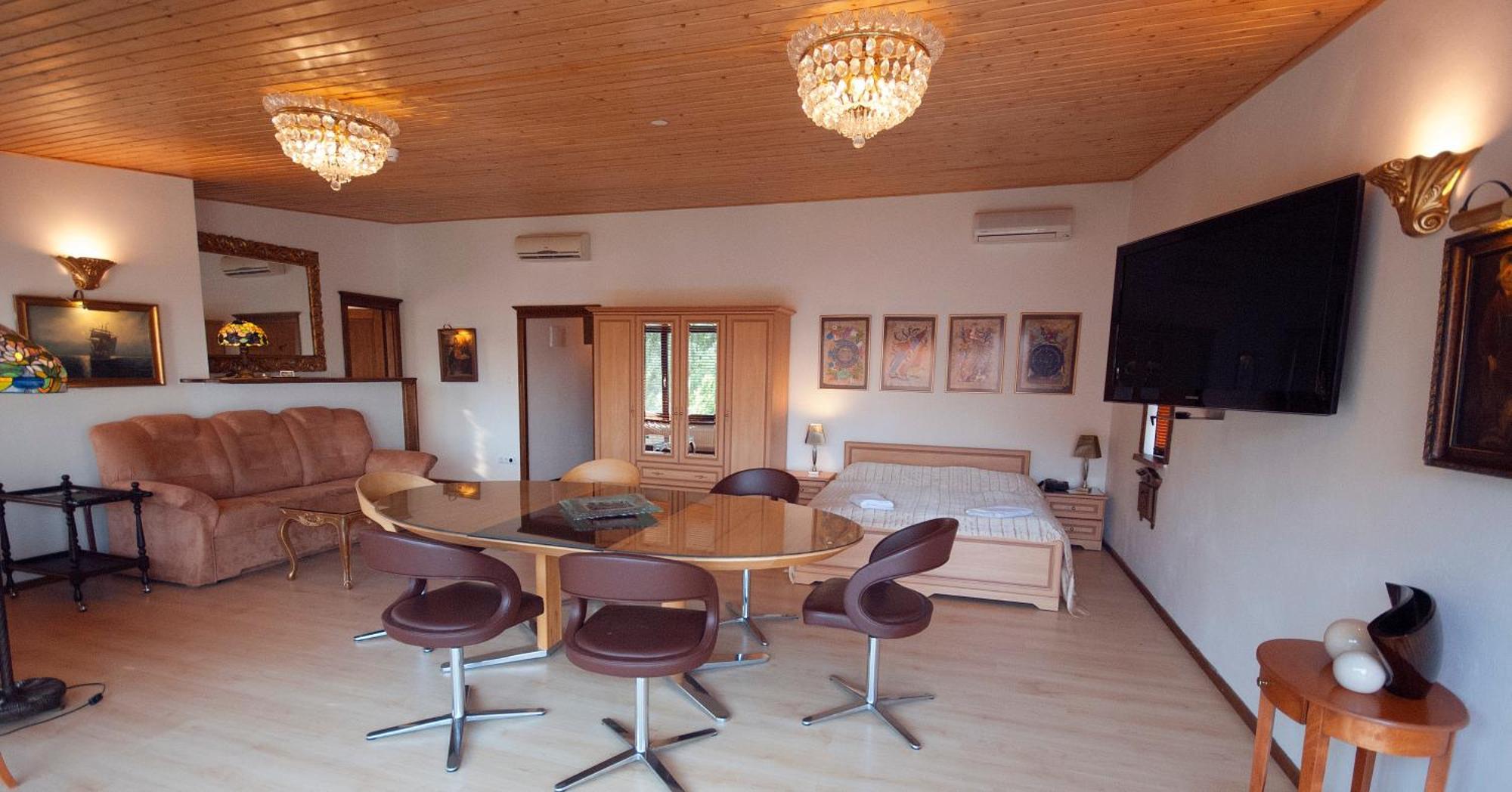 Panoramic Castle Suite With Free Private Parking Bratislava Bagian luar foto