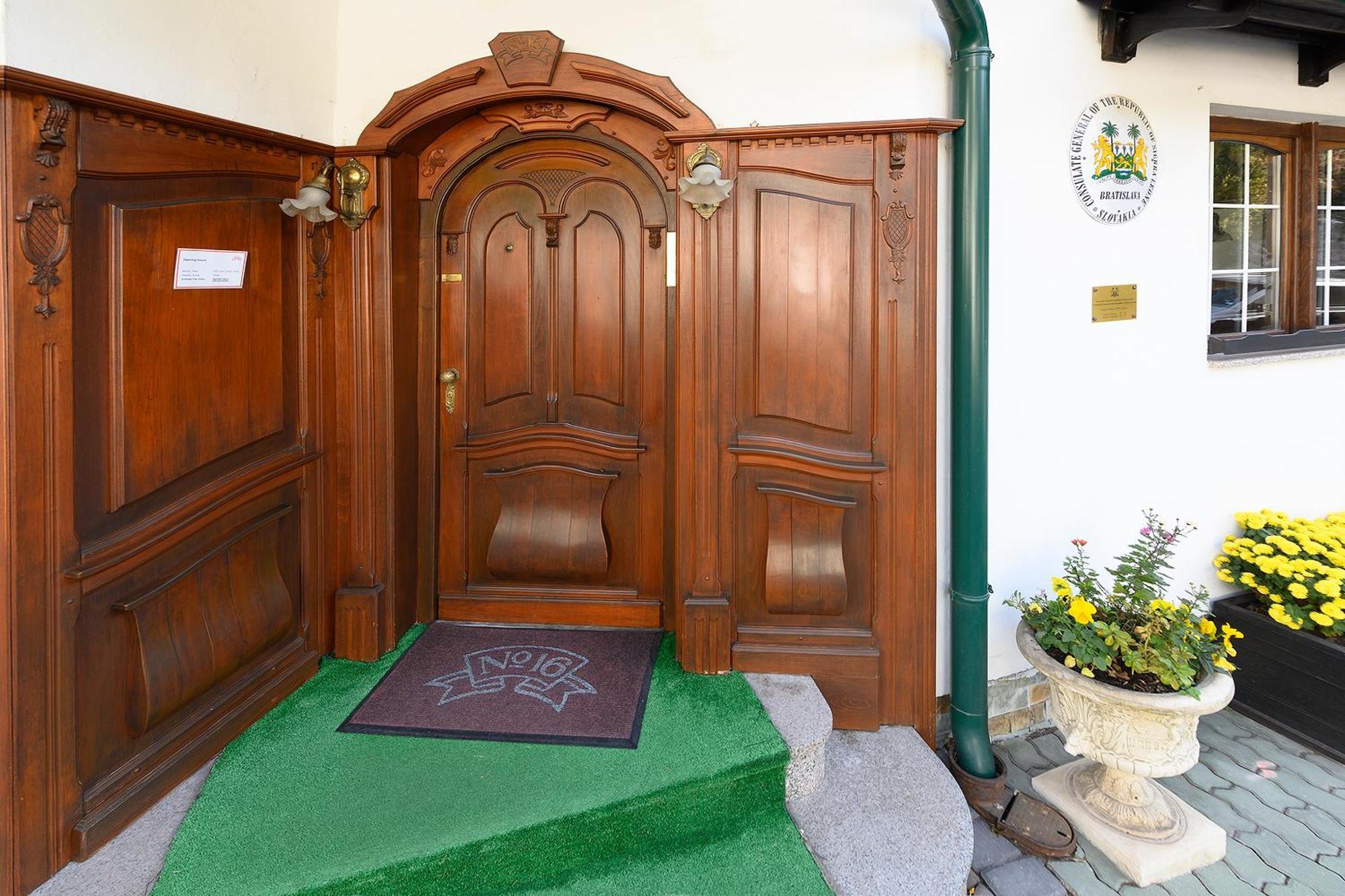Panoramic Castle Suite With Free Private Parking Bratislava Bagian luar foto